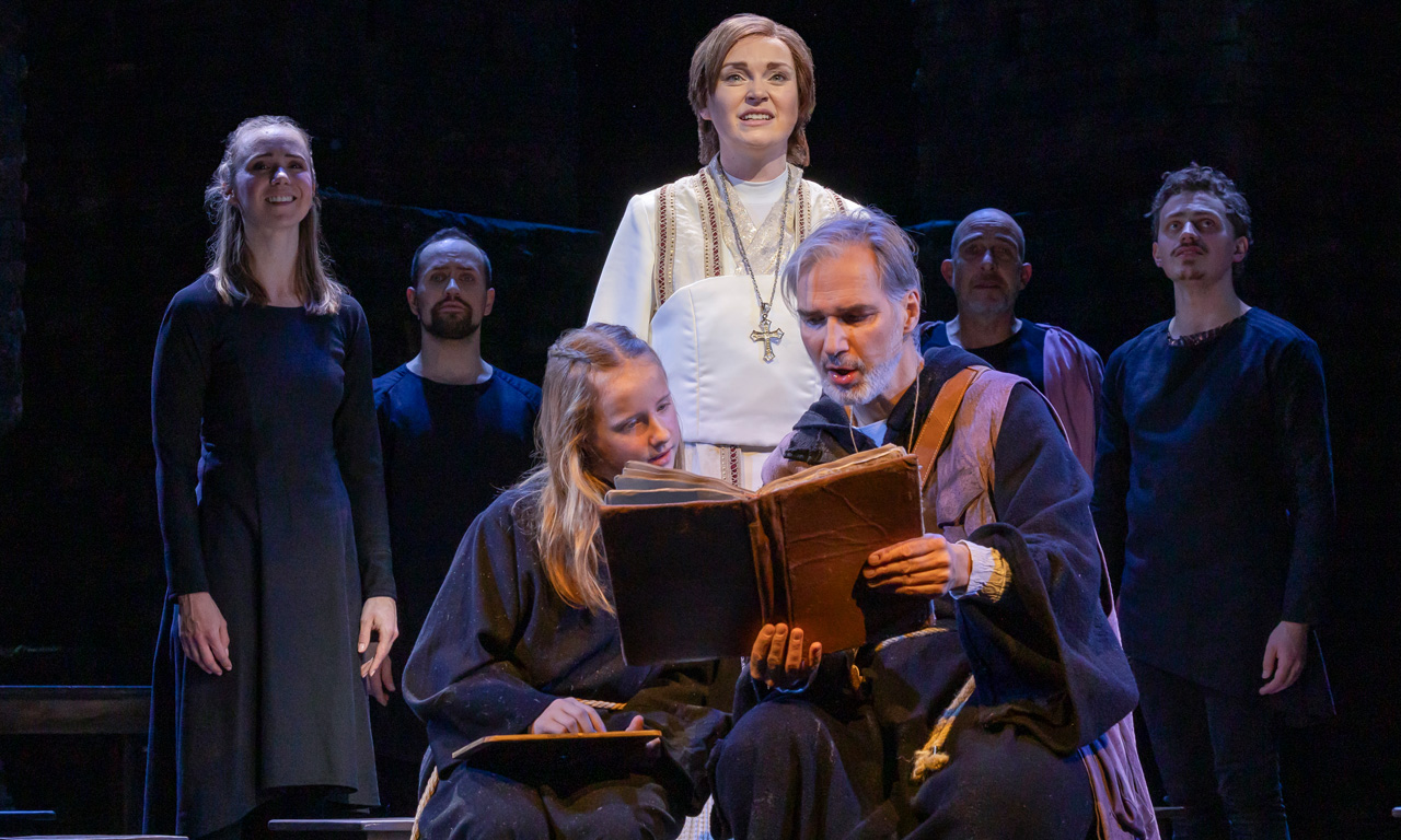 gutscheinbox Szene aus dem Musical ,,die Paepstin''