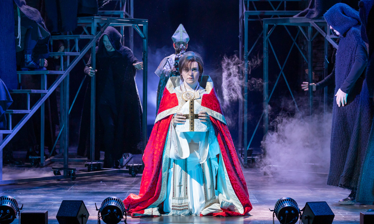 gutscheinbox Szene aus dem Musical ,,die Paepstin''